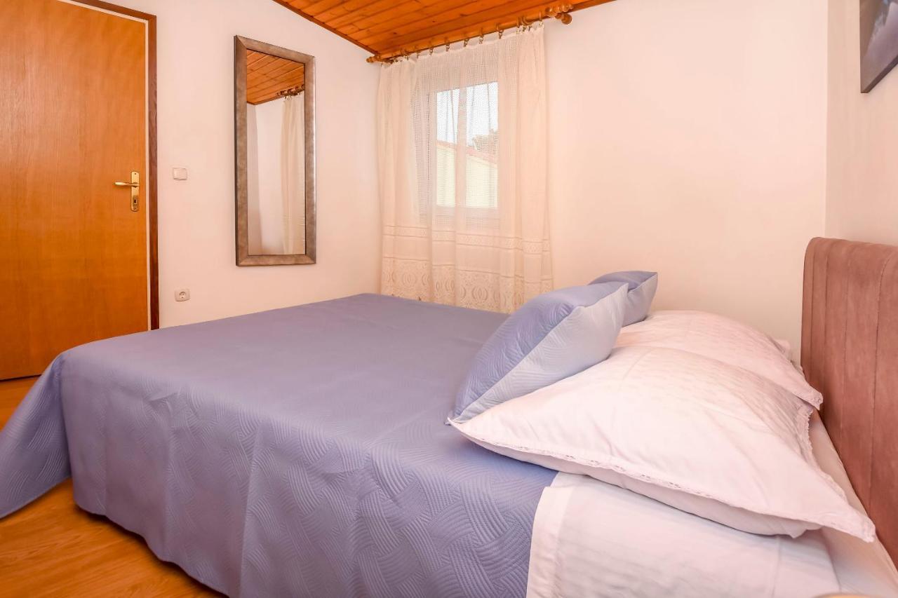 Mira Apartment *