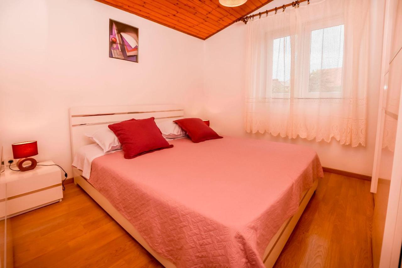 Mira Apartment *